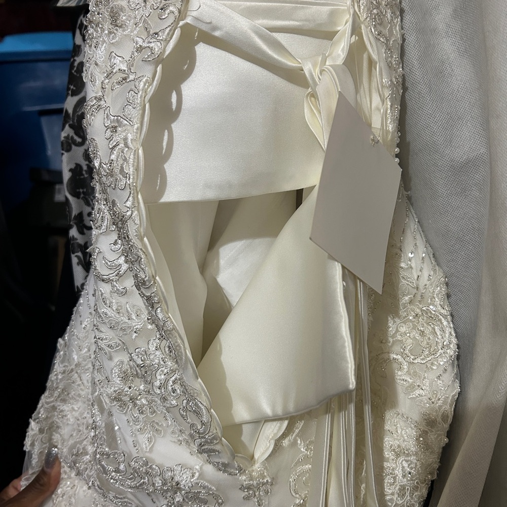 BNWT Elegant white Lace Wedding Dress New Never Worn - Picture 5 of 5